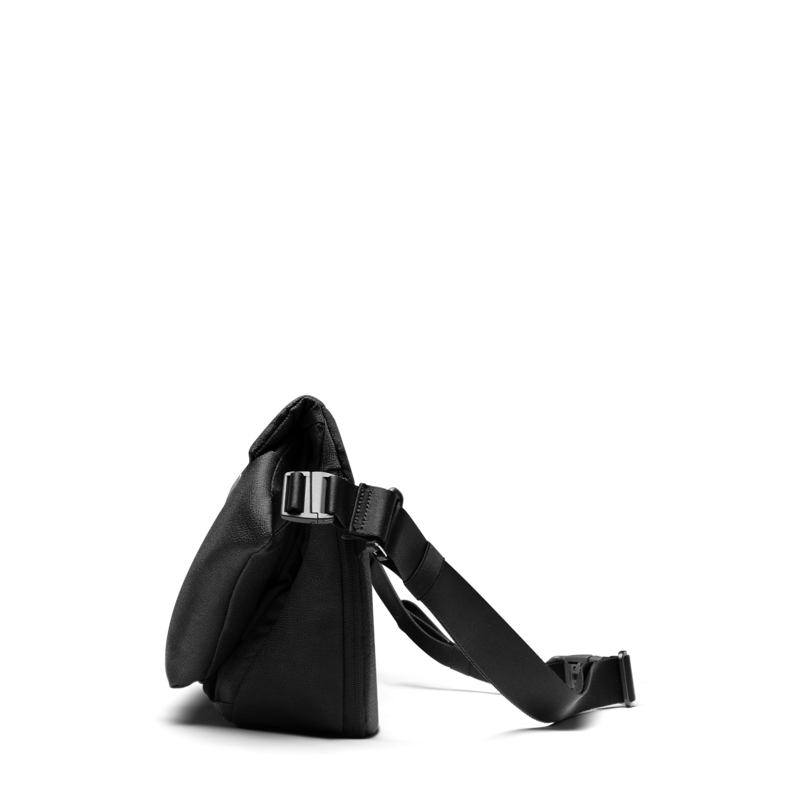 R1mega-Polyester-Black-4.png